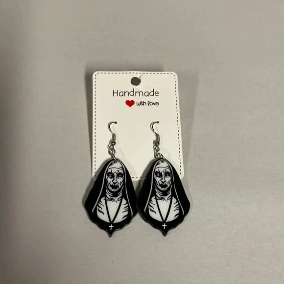 The Nun Spooky Acrylic Halloween Earrings - Picture 1 of 3